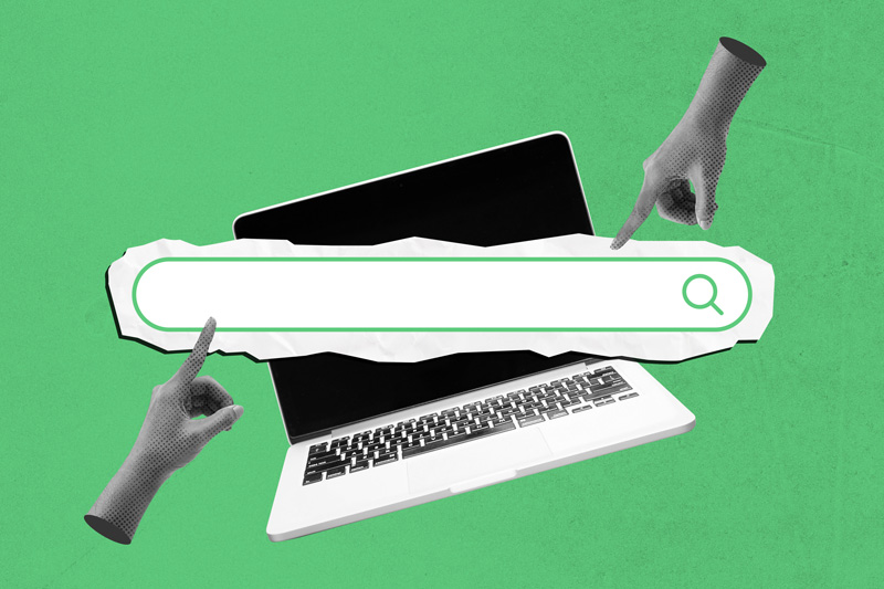 Personne consultant des données de référencement local sur un ordinateur pour optimiser la visibilité d'une PME en Morbihan